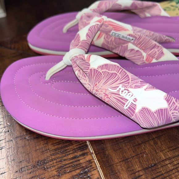 EUC Reef Brand Flip Flops Size 9 - Picture 2 of 6